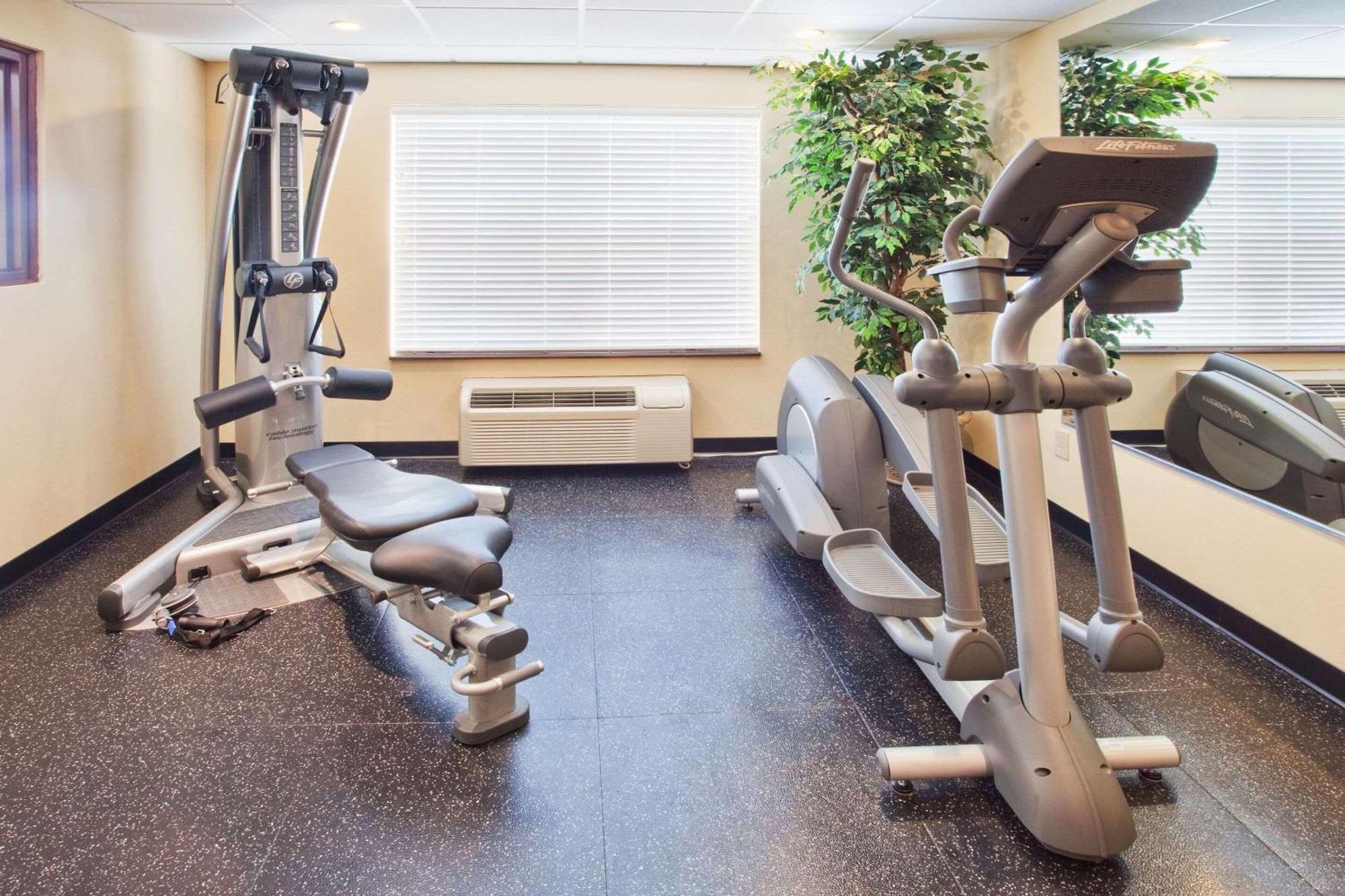 Comfort Inn & Suites Rome South Facilities photo
